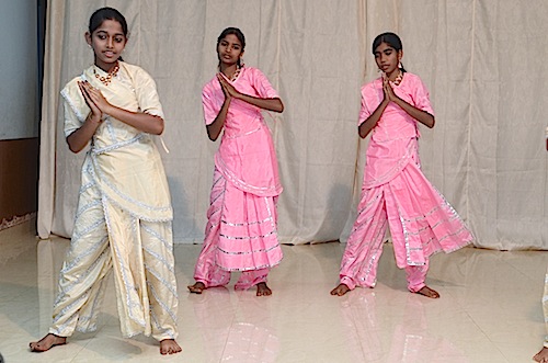 Tanzaufführung in Anugraha
