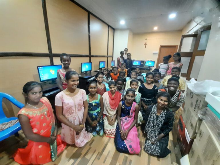 Computerraum in Shanti Shama