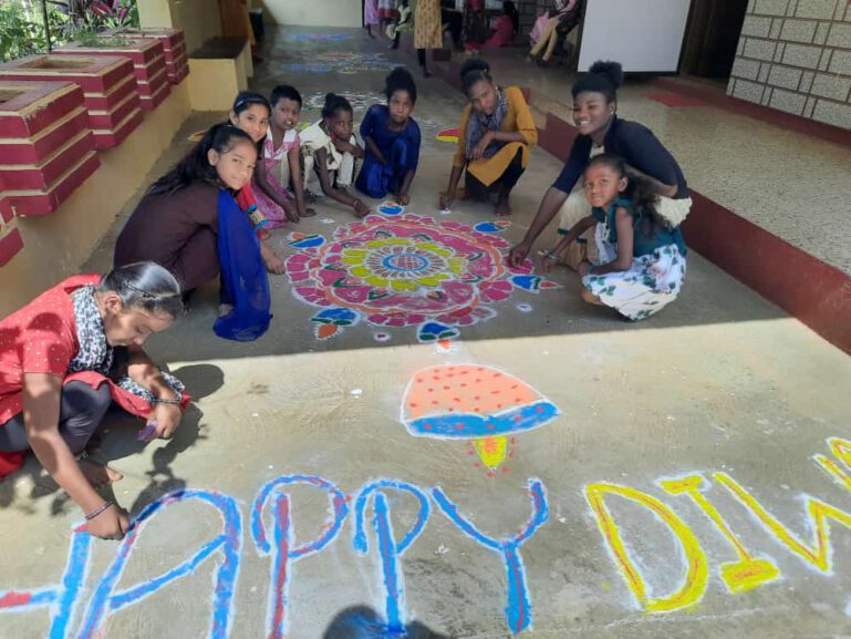 Rangoli Wettbewerb in Shanti Dhama