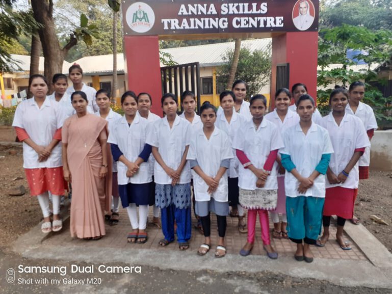Teilnehmerinnen des "Paramedical" Trainings in Vehloli.